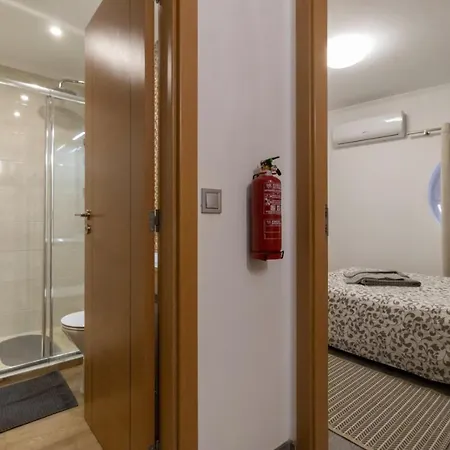 Cozy Flat Near Oura Beach Lägenhet