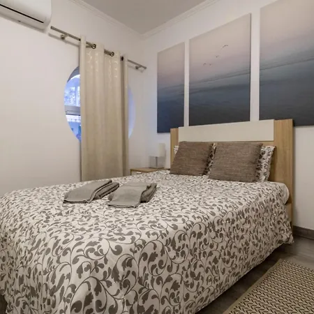 Cozy Flat Near Oura Beach *
