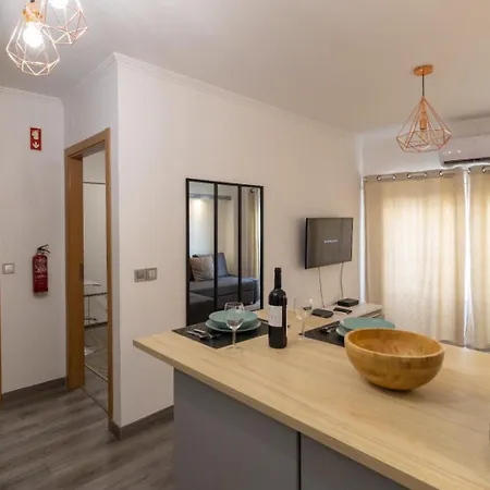 Cozy Flat Near Oura Apartament