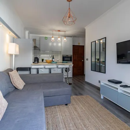 Cozy Flat Near Oura Apartament