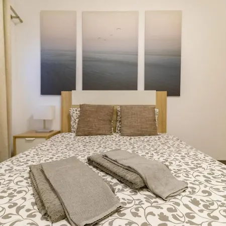 Διαμέρισμα Cozy Flat Near Oura Beach